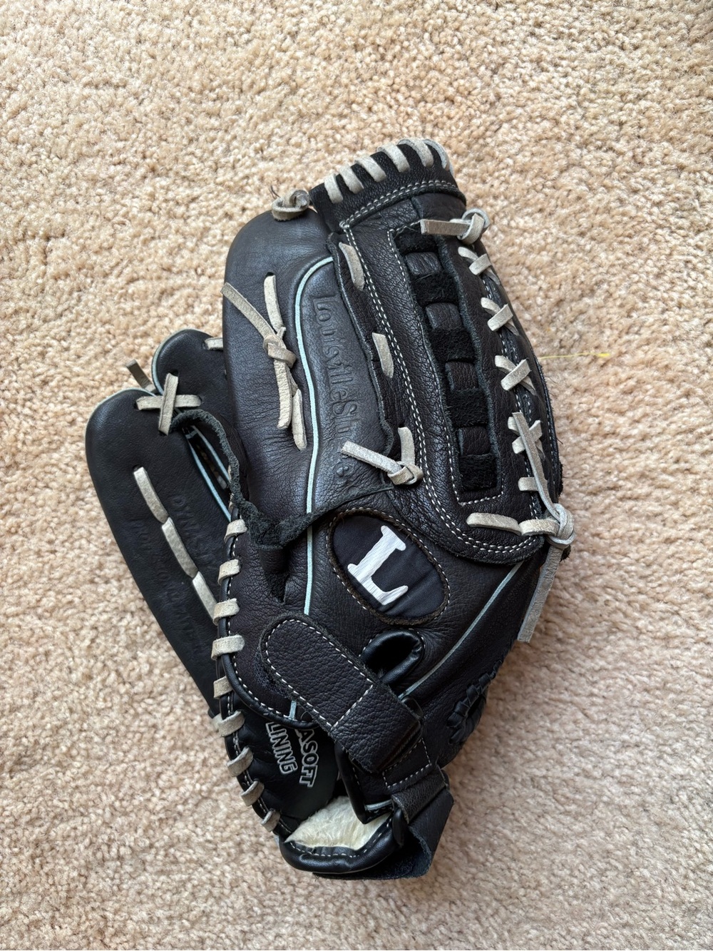 Louisville Slugger 13.5 in Baseball or softball glove
